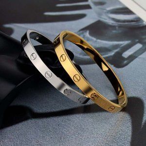 Stylish & Simple Love Bangle for classy feel parties